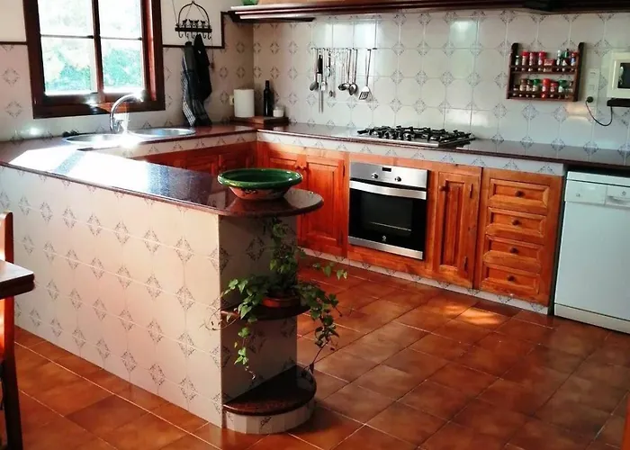 Casa vacanze Privada Con Piscina Y Jardin A 200 Metros De La Playa Sa Caleta